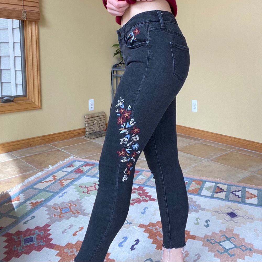 Black jeans with embroidery